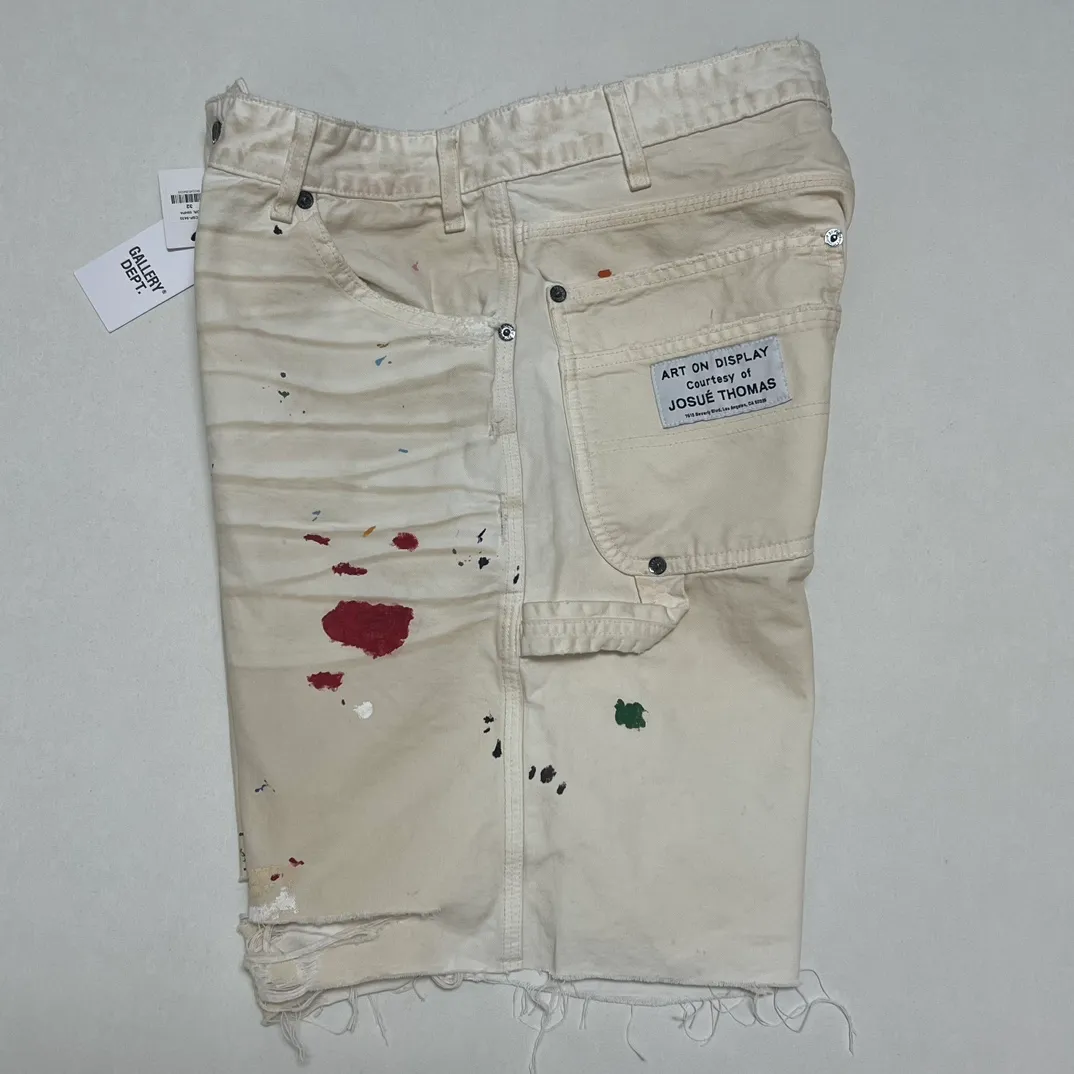 GALLERY DEPT. FLEA CARPENTER SHORTS Ink-cut knife-cut mud-dyed denim shorts. Destroy VINTAGE distressed denim shorts. Distressed white S-XL. Rewashed cement-dyed to make it old. Knife cut holes. Cat whiskers are worn. Customized full set with logo accessories. Purely handmade acrylic splash-ink graffiti.